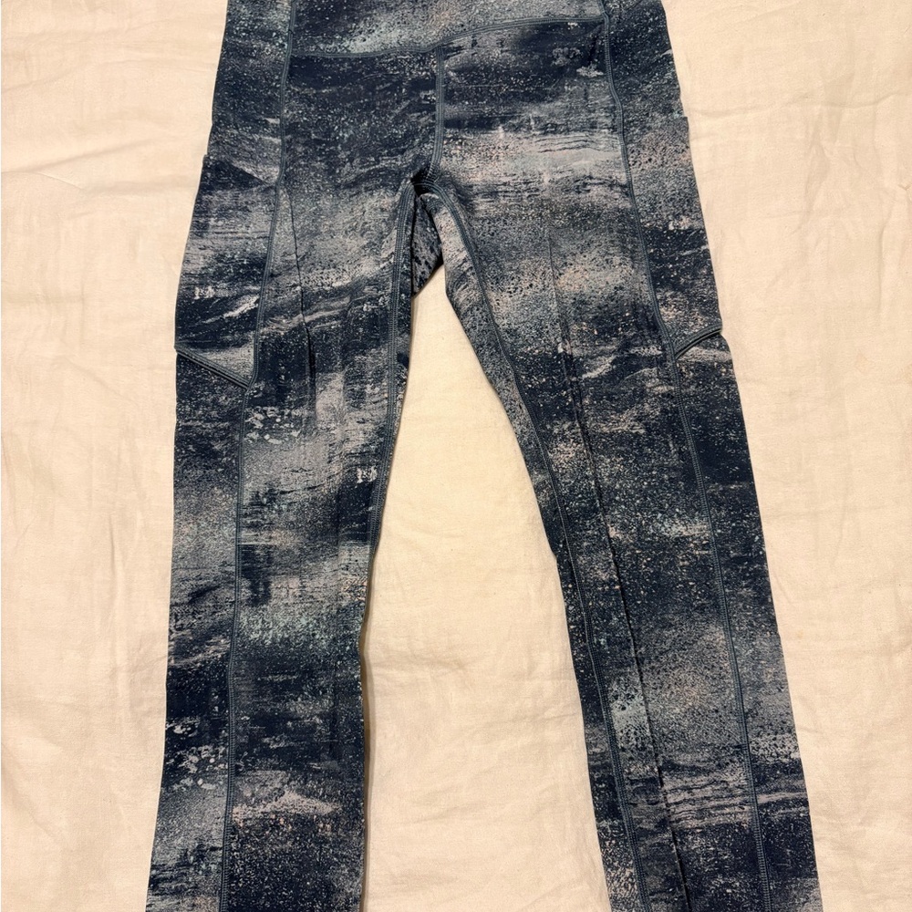 Ladies Lululemon Speed Up Crops - 21" - Picture 2 of 8